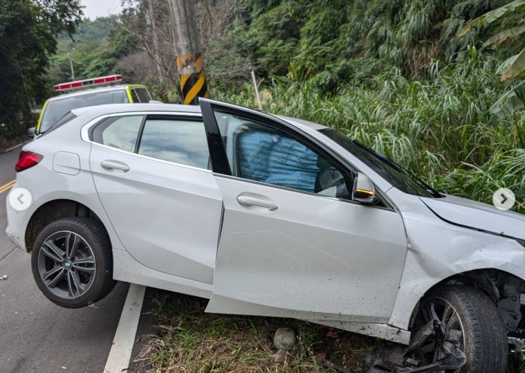 台灣新聞通訊社-台中BMW長腿辣媽載6月嬰自撞　跆拳道高手目擊秒停車救母女脫困