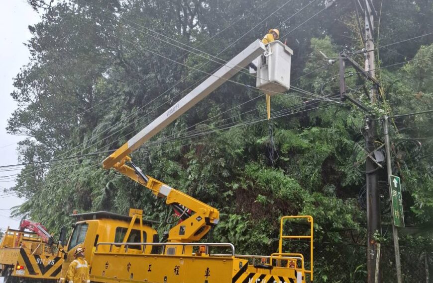 台灣新聞通訊社-新北山區雙峰國小仍斷電 家長批校方無緊急處置