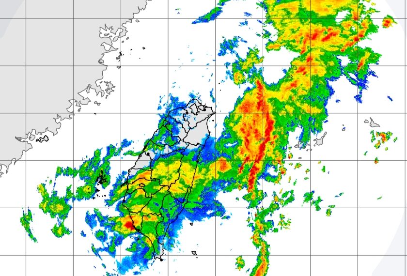 台灣新聞通訊社-天兔影響…高雄接國家級豪大雨特報 網友被吵醒：雨大、狂打雷