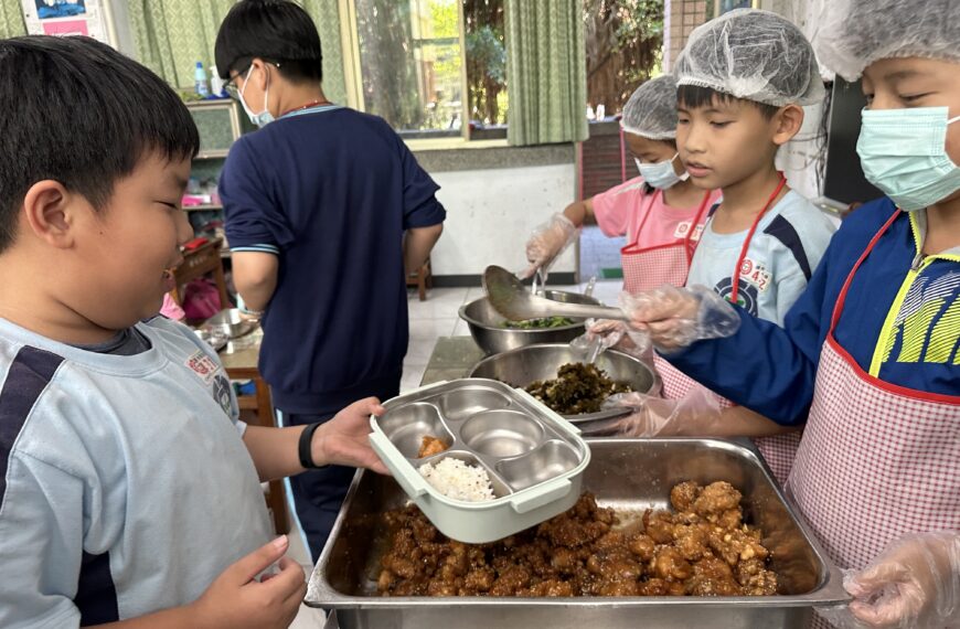 台灣新聞通訊社-印度薑黃粉驗出蘇丹紅 新北營養午餐今起禁用薑黃粉