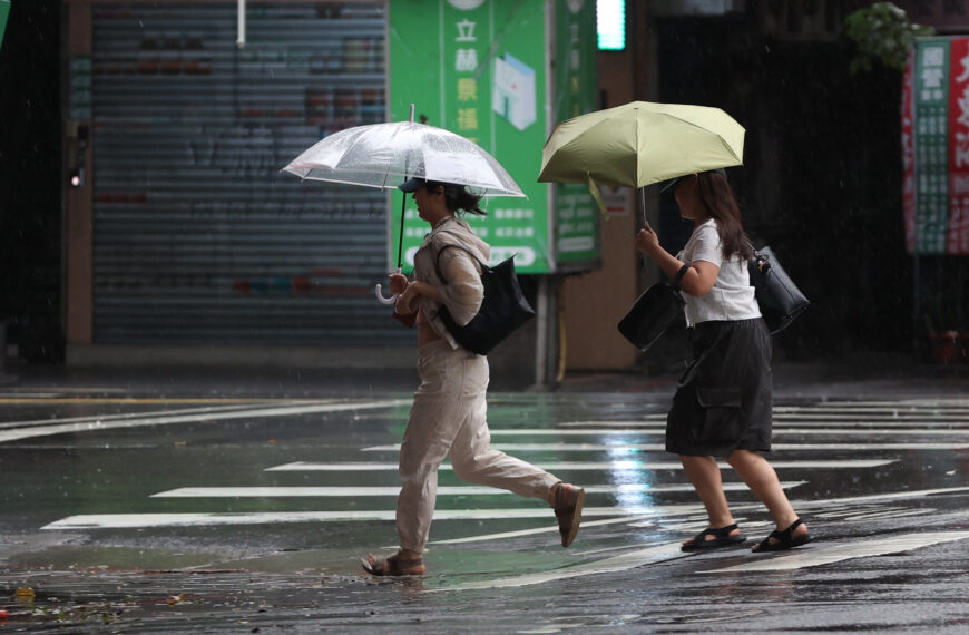 台灣新聞通訊社-天兔颱風外圍環流影響 2縣市豪雨狂炸至明晚