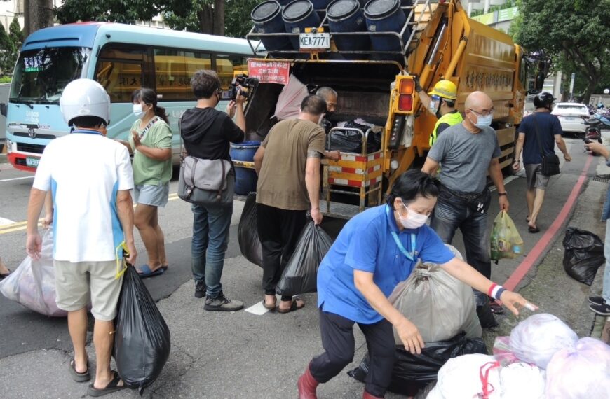 台灣新聞通訊社-颱風過後桃園全面收垃圾 另開12區定點 中午起加班清運