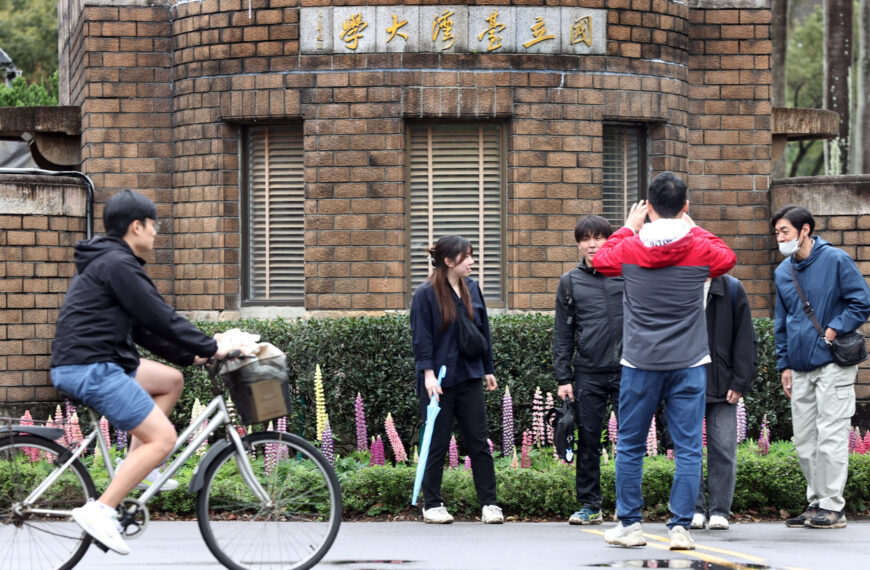 台灣新聞通訊社-清寒生上台大自卑「只會讀書」 領助學金見殘酷現實嘆：一輩子都追不上