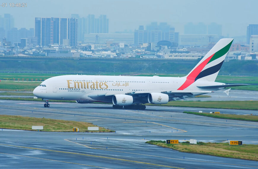 台灣新聞通訊社-因應康芮亂航班 桃機首出現5架A380客機疏運