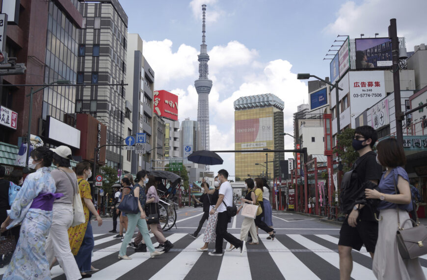 台灣新聞通訊社-誤觸恐讓皮膚潰爛！日本東京部分公園發現「毒蕈火焰茸」 當局急移除