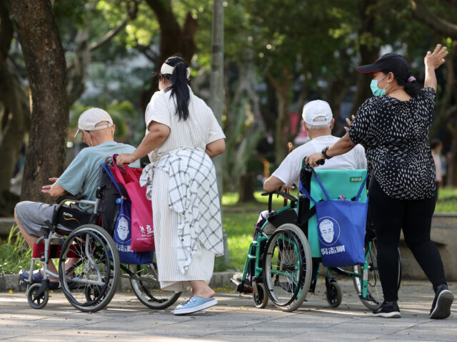 台灣新聞通訊社-北市民調統計：34%要照顧家中老幼病 這年齡層「照顧者」比例最高