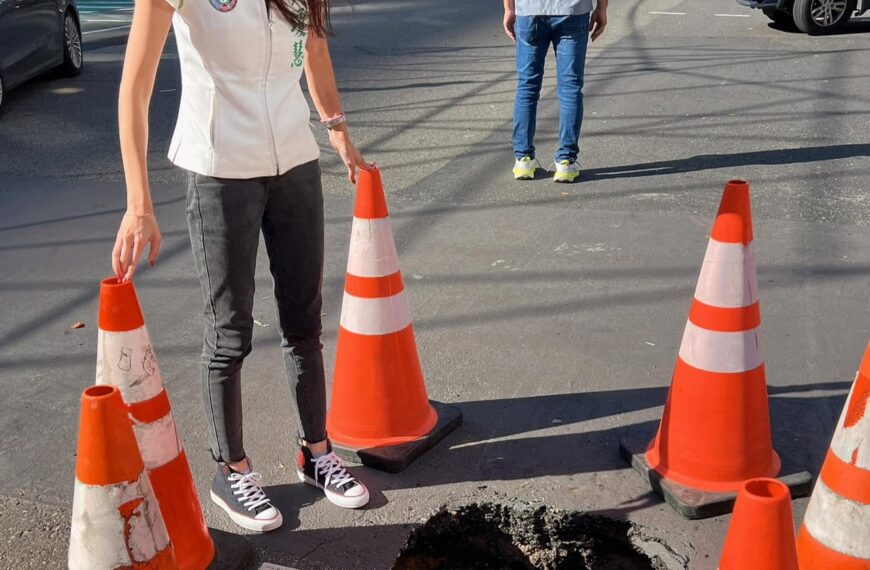 台灣新聞通訊社-桃園道路出現坑洞小客車遭殃 水務局11/5雷達檢測