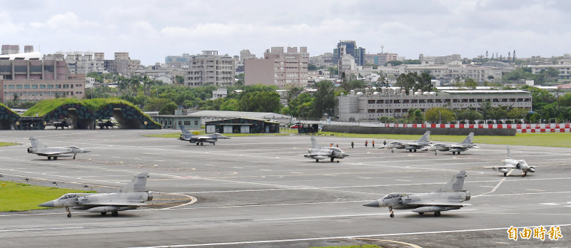 台灣新聞通訊社-獨家》 「台法演習」圓滿結束 空軍花蓮基地罕見三型戰機同框