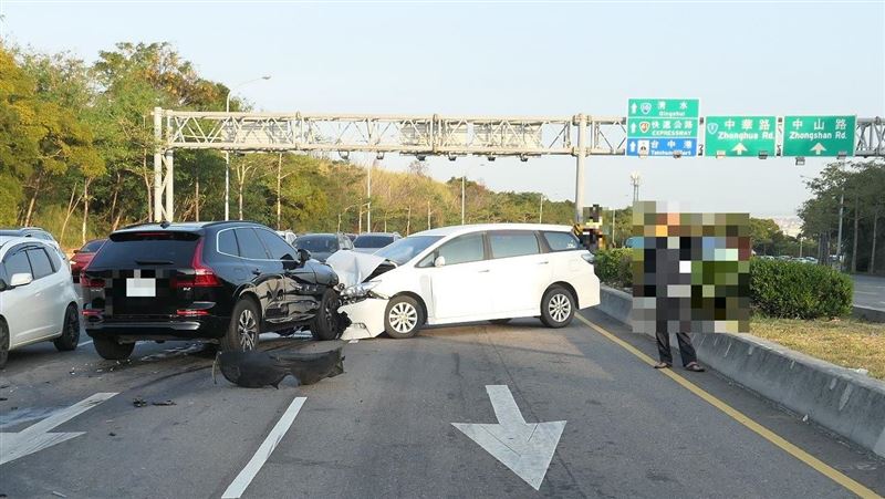 台灣新聞通訊社-清晨還沒睡飽？台中男「逆向狂飆」對撞轎車　2駕駛掛彩送醫