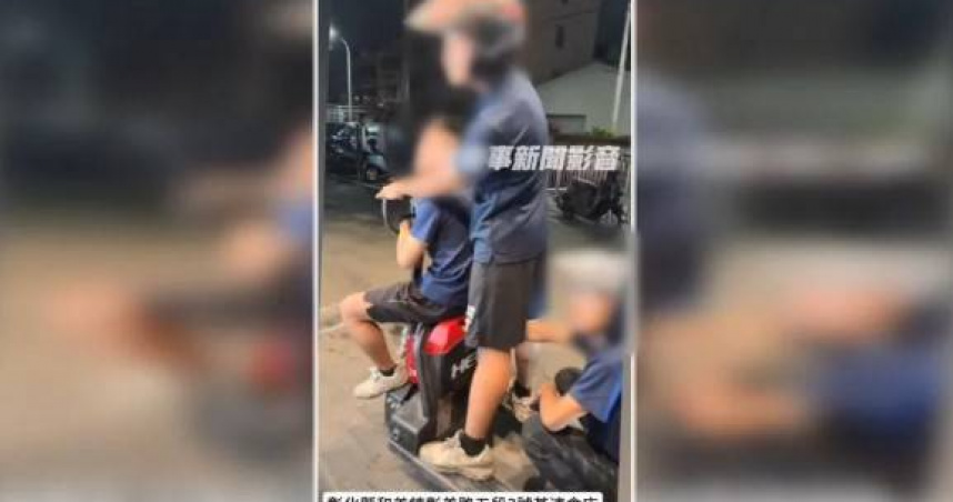 台灣新聞通訊社-驚險畫面曝！3貼共乘拖板車買得來速　警揭「這原因」未開罰