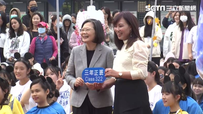 台灣新聞通訊社-畢業50年重返中山女高！蔡英文曝數學吊車尾：爸媽沒想到當上台灣總統