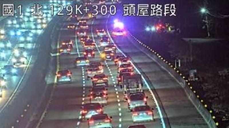 台灣新聞通訊社-快訊／國道1號北向128.8K爆「6車追撞」　回堵7Ｋ超嚇人