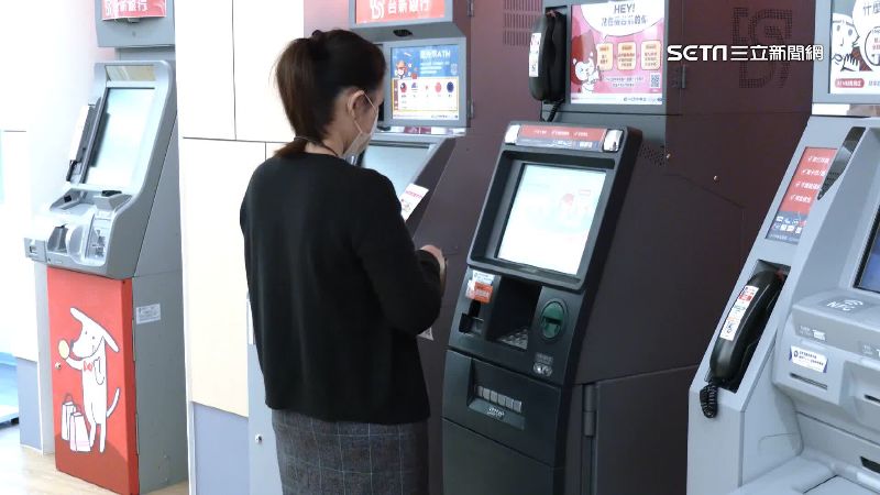 台灣新聞通訊社-兵家必爭！百貨ATM「借放費」曝光　3台月費＝北市套房