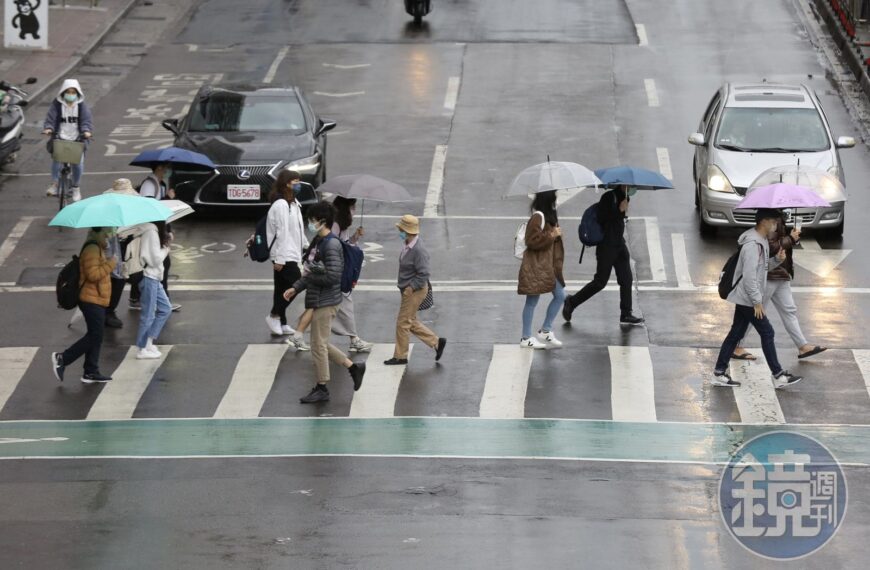 台灣新聞通訊社-騎車上班冷爆！網友激推超保暖「神物」：低溫必備