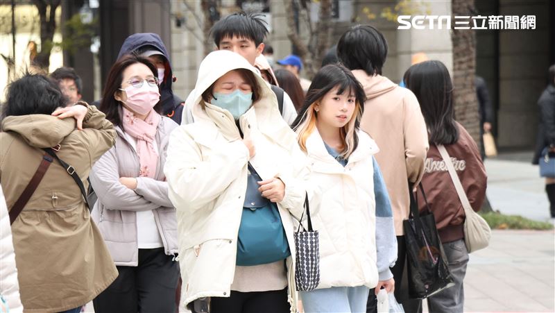 台灣新聞通訊社-今晚變天！2波冷氣團強襲「明晚到週四」最凍 北部2千公尺高山恐降雪