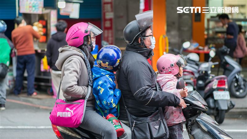 台灣新聞通訊社-明降溫轉雨！周末冷氣團報到「急凍12度」　下周再迎一波