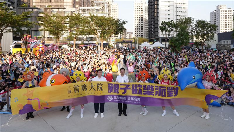 台灣新聞通訊社-攜手紙風車劇團！三發教育基金會「小芬，小蓮海底歷險記」深耕下一代