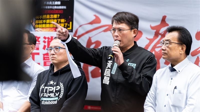 台灣新聞通訊社-勞動部前抗議！民眾黨號召7日上街反霸凌　黃國昌：向賴清德提具體訴求