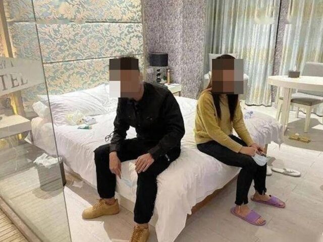 台灣新聞通訊社-人夫住酒店致電叫「小姐」上門驚見是妻子　2人全進警局下場曝光