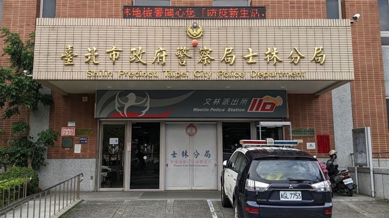 台灣新聞通訊社-馬國車手來台疑遭黑吃黑！北市士林「遭黑衣人擄上車」200萬現金全搶光