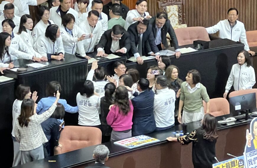 台灣新聞通訊社-邱議瑩控被鄭天財推倒 陳玉珍：是她先挑釁動手