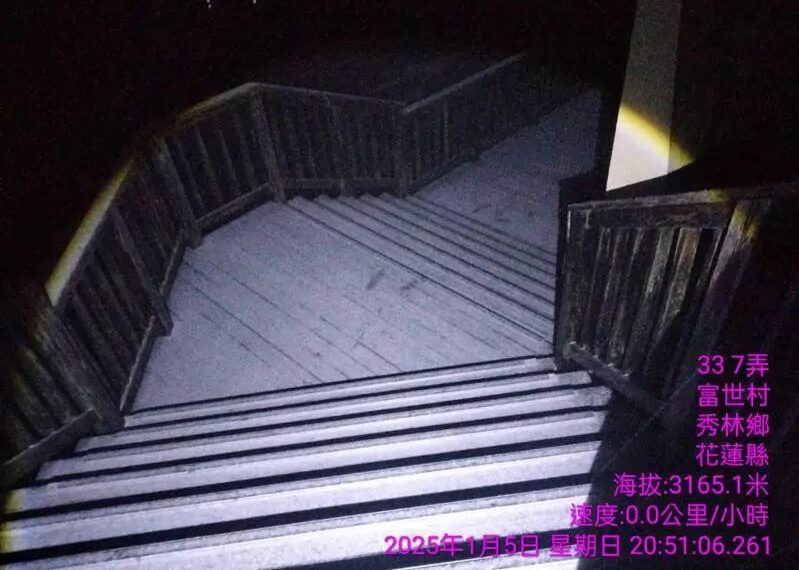 台灣新聞通訊社-合歡山積雪中！武嶺、松雪樓雪霰狂飄　道路管制「1規定」才能上山