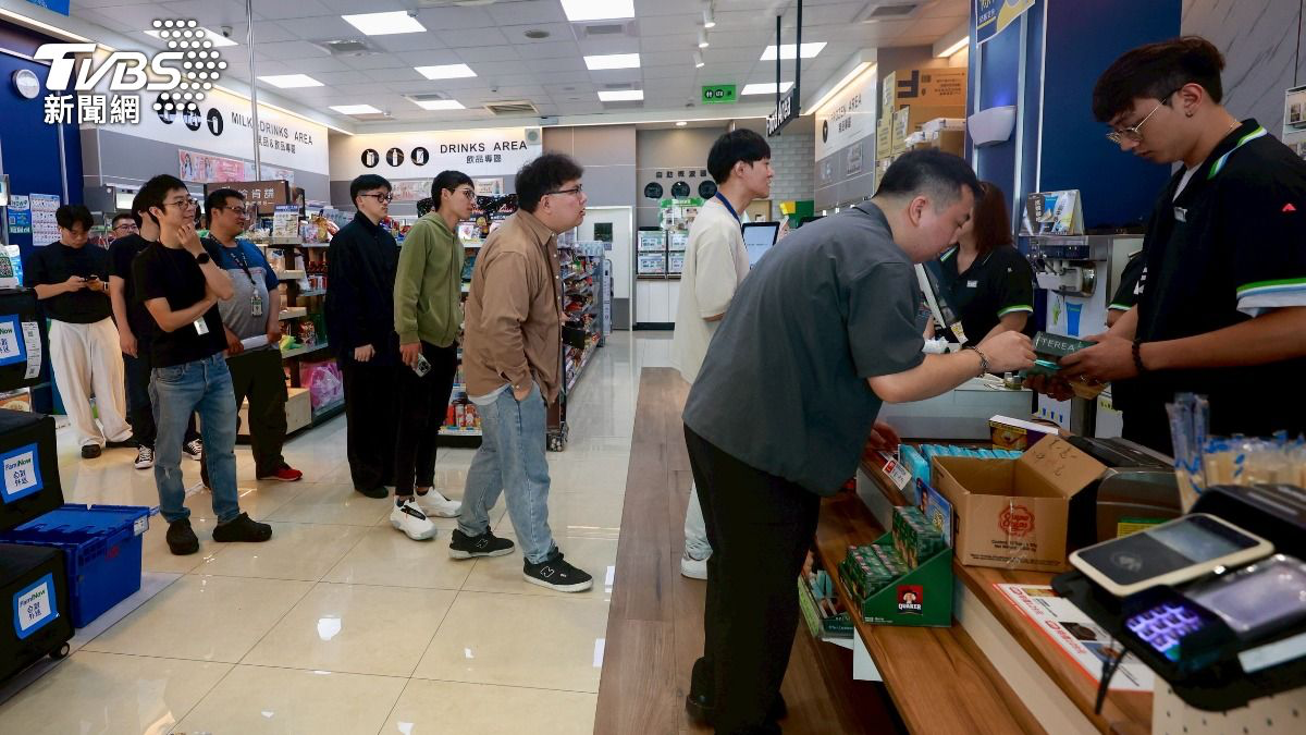 台灣新聞通訊社-加熱菸首日開賣12分鐘售罄　醫界盼挹注健保財源、衛福部啟動全面稽查