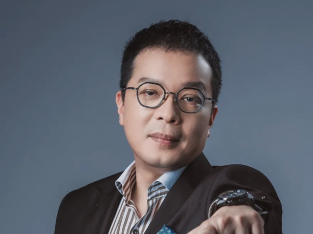 台灣新聞通訊社-加熱菸上市不到一天遭下架 鍾年晃批「抽加熱菸的是賤民嗎？」