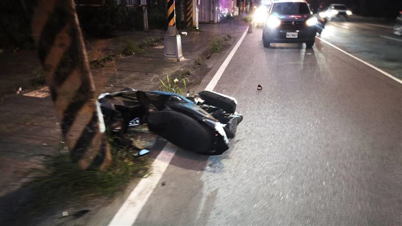 台灣新聞通訊社-88橋下車禍!高雄男騎士一路狂飆剎不停…7旬嬤載孫被追撞 1死1受傷