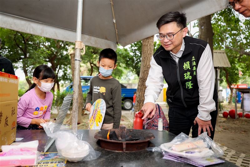 台灣新聞通訊社-一天掃三菜市場勤走基層傾聽民意　賴瑞隆：爭取最大支持