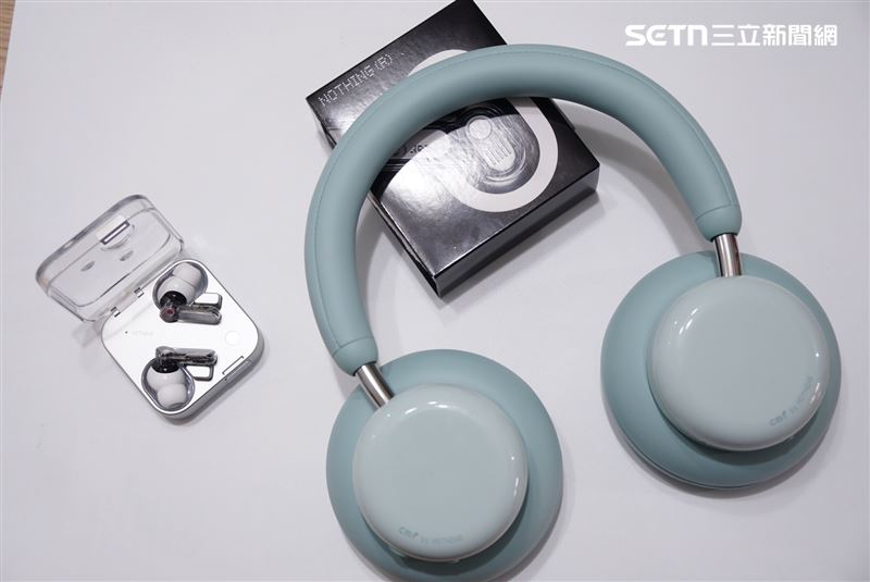 台灣新聞通訊社-簡單開/Nothing雙耳機 Ear (3)音質超純淨、CMF Headphone Pro個性十足