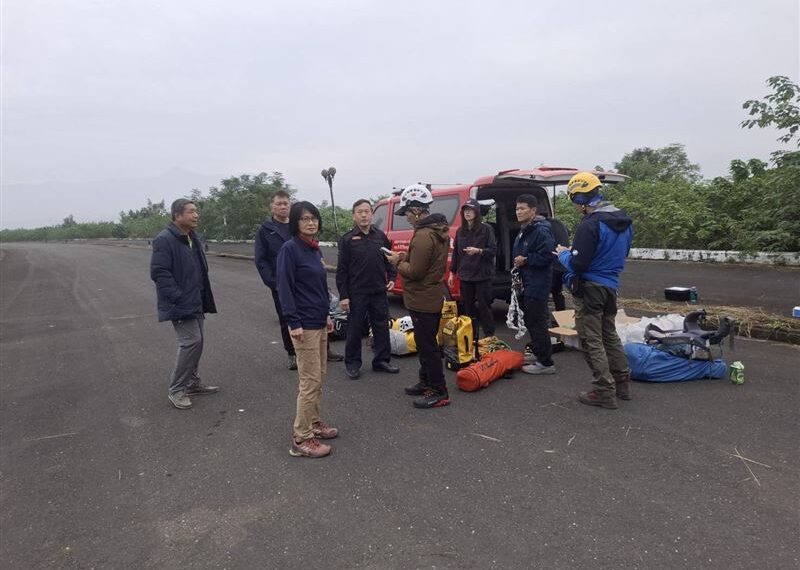 台灣新聞通訊社-7人團攻玉山!新北62歲退休校長失聯「最後會面點在鹿山」救難隊搜救中