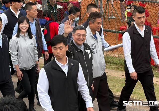 台灣新聞通訊社-關懷盃／花蓮馬太鞍溪便道通車！　卓榮泰向球員宣布：你們可以順利回家