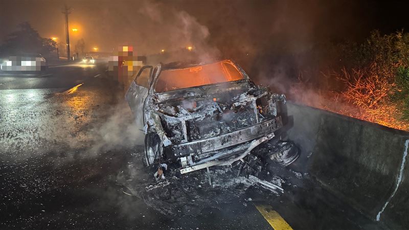 台灣新聞通訊社-75歲老翁逆向闖國道對撞「機車卡車頭爆燃亡」相驗結果曝：有失智病史