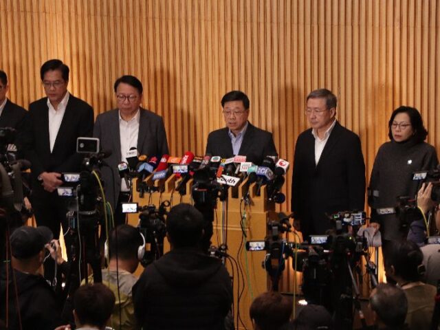 台灣新聞通訊社-宏福苑大火港府挨轟！特首李家超粉專遭灌爆　北京揚言嚴懲「以災亂港」