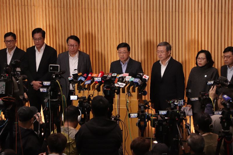 台灣新聞通訊社-宏福苑大火港府挨轟!特首李家超粉專遭灌爆 北京揚言嚴懲「以災亂港」