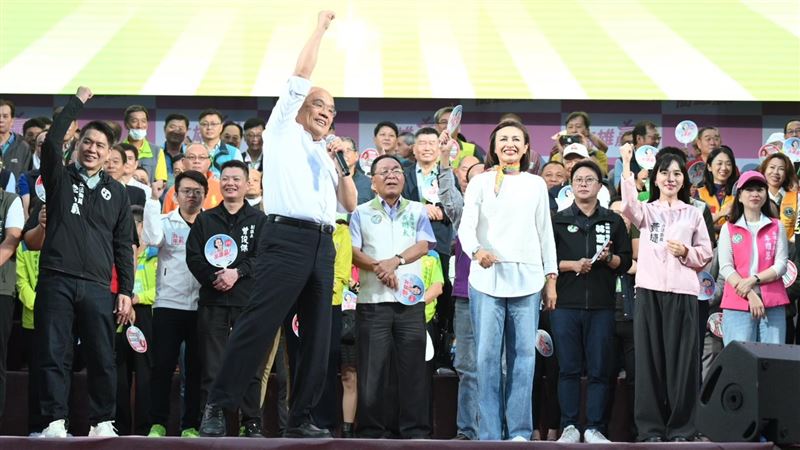 台灣新聞通訊社-邱議瑩首場造勢突破5萬人！正副議長首次同台　扁蘇成最強母雞