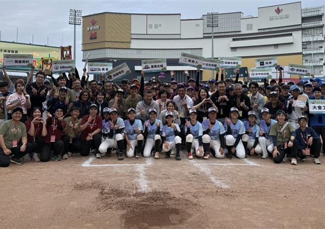 台灣新聞通訊社-台灣女子棒球亞洲第2名！　辜仲諒大讚：你們是台灣的驕傲