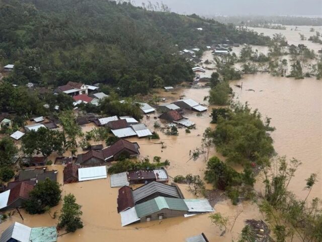 台灣新聞通訊社-東南亞洪災逾300人罹難　太平間爆滿出動冷藏貨車暫存