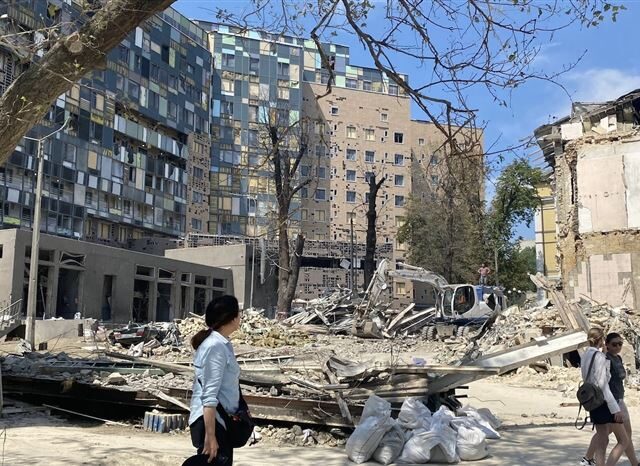 台灣新聞通訊社-俄羅斯夜襲烏克蘭3死近30傷　逾60萬戶停電