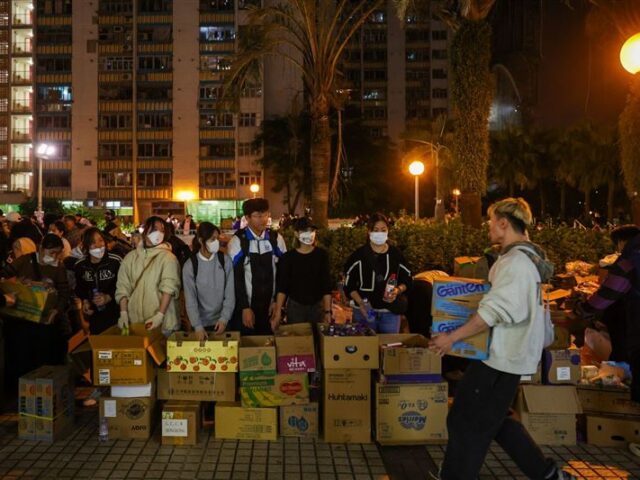 台灣新聞通訊社-宏福苑大火奪命！驚傳「坐計程車偷物資」　藝人怒轟：比乞丐還可憐