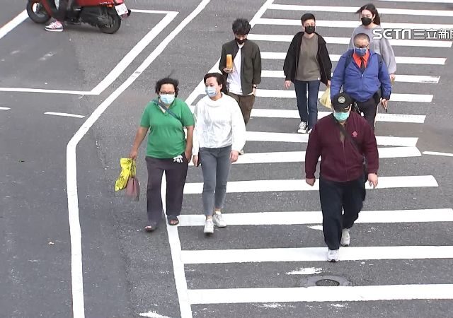 台灣新聞通訊社-一票人不知道！她「綠燈過馬路」遭警開罰500元　原因曝光網驚呆