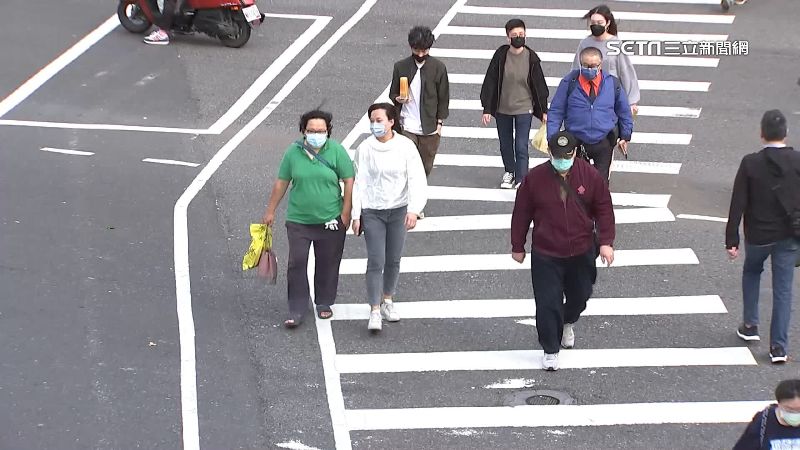 台灣新聞通訊社-一票人不知道！她「綠燈過馬路」遭警開罰500元　原因曝光網驚呆