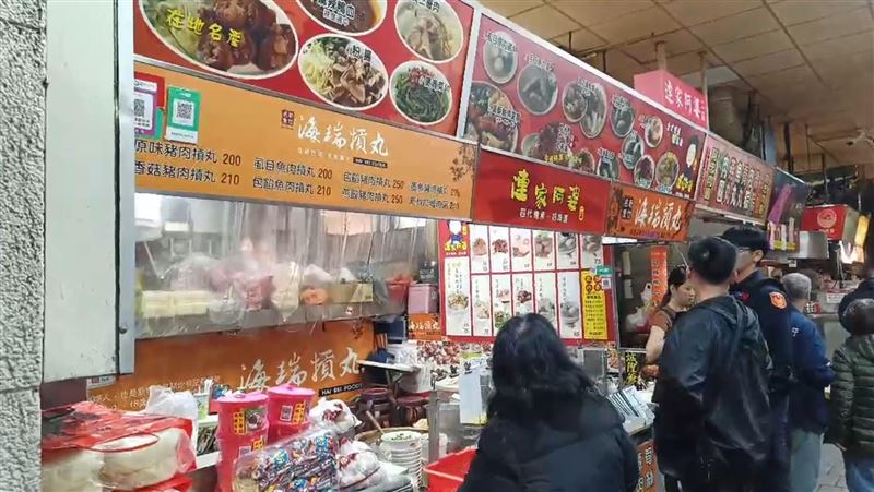 台灣新聞通訊社-快訊/疑債務糾紛!4惡煞衝新竹城隍廟…17歲少年被砍「滿地血」 逮1人