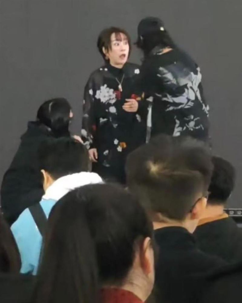 台灣新聞通訊社-日歌手上海遭趕下台！律師問1事：信跟中國簽和平協議會遵守？傻了嗎？