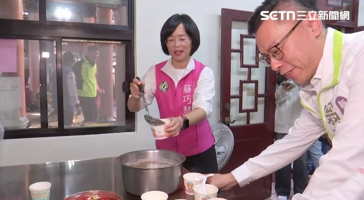 台灣新聞通訊社-另類綠白合!蘇巧慧同台「盛湯圓」暖心舉動 陳世軒:非常謝謝祝福