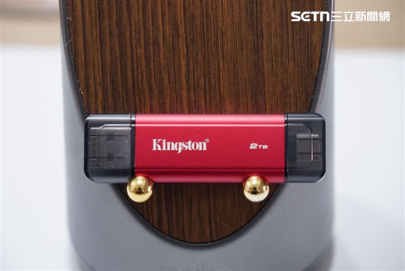 台灣新聞通訊社-簡單開/Kingston雙介面行動固態硬碟 「不用線」解決你的儲存容量焦慮