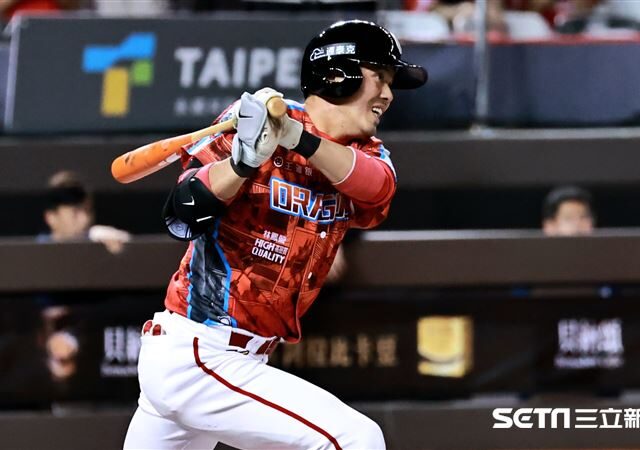 台灣新聞通訊社-中職／生涯百轟M2！郭嚴文3年內2度遭戰力外　球迷喊話樂天桃猿簽回他
