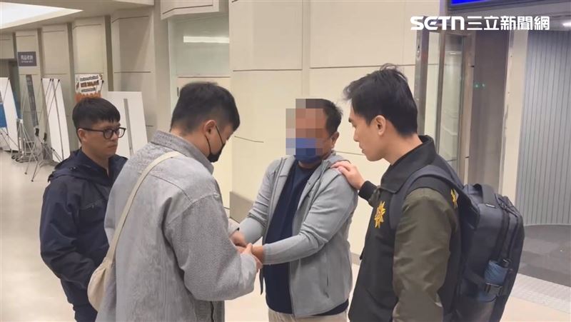 台灣新聞通訊社-竹聯副會長殺人逃印尼14年「因持假護照、父母探視露餡」遭押解回台