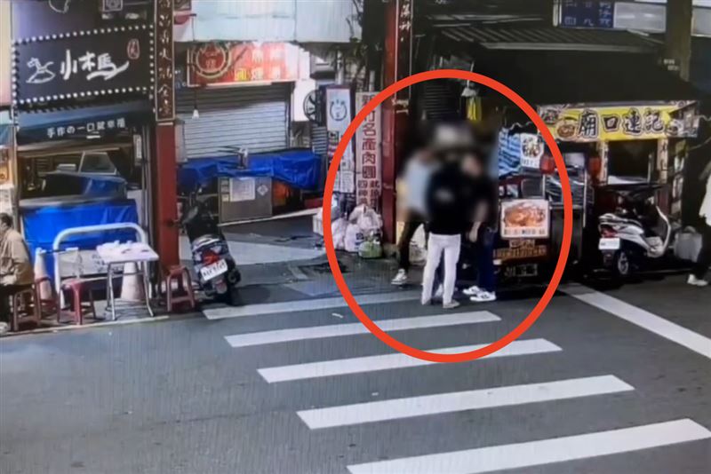 台灣新聞通訊社-新竹17歲打工仔欠1萬!債主上門「討不到錢就砍」行兇前集結畫面曝光